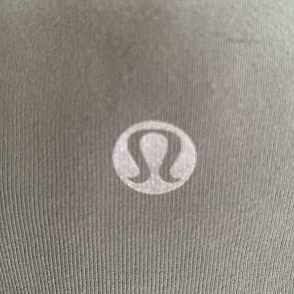 Vintage LULULEMON Fitness Top with Built-in-Bra Size Small - Picture 4 of 10